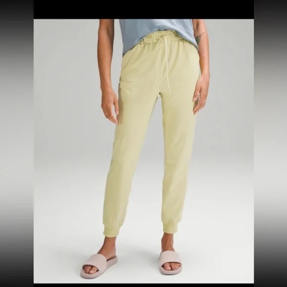 Lululemon Stretch High-Rise Jogger